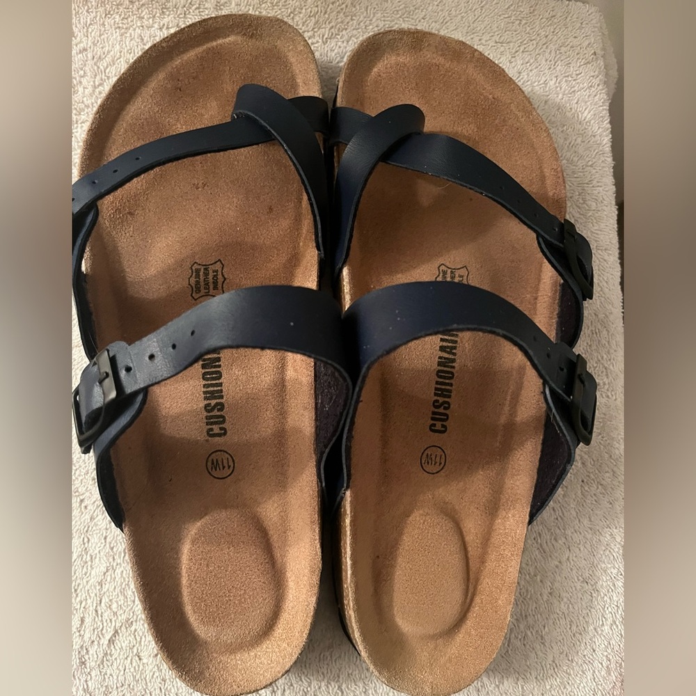 11W Cushionaire Women's Navy Sandals